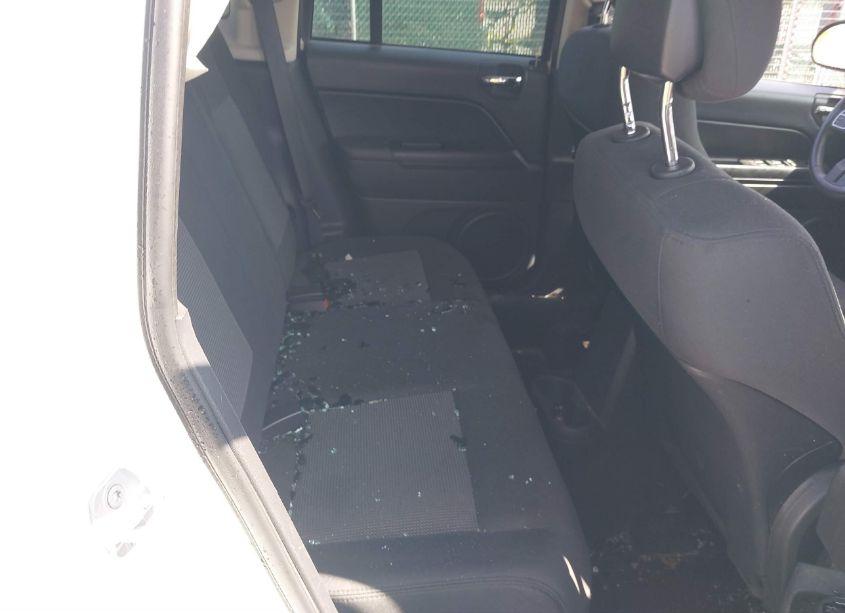 Photo 8 of 2013 Jeep Compass LATITUDE (VIN 1C4NJDEB8DD209134)