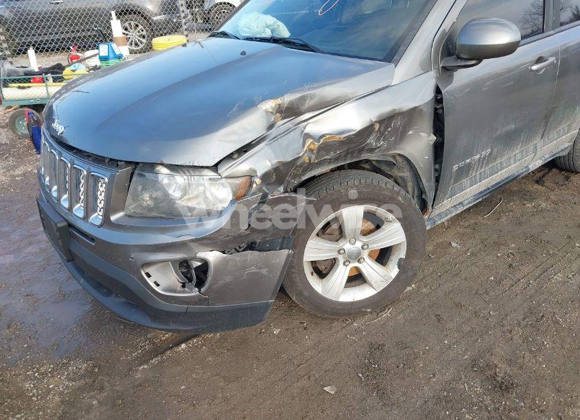 Photo 6 of 2014 Jeep Compass LATITUDE (VIN 1C4NJDEB8ED521679)