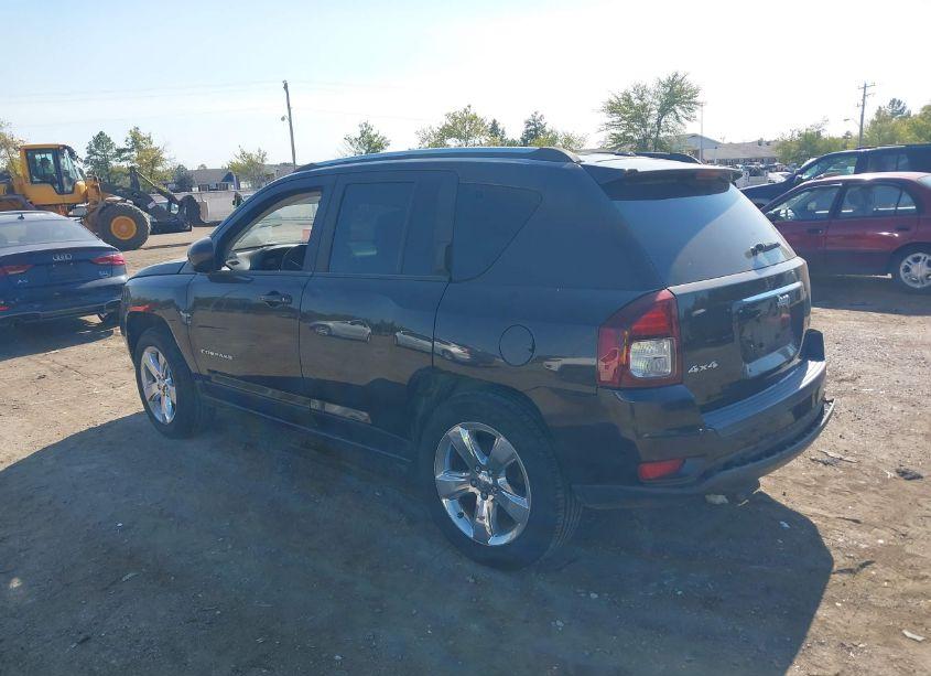 Photo 3 of 2014 Jeep Compass LATITUDE (VIN 1C4NJDEB8ED605727)