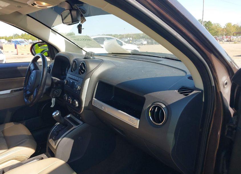 Photo 5 of 2014 Jeep Compass LATITUDE (VIN 1C4NJDEB8ED605727)