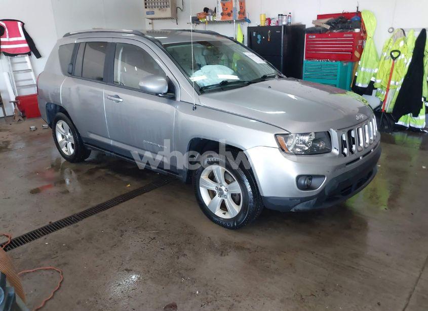 2014 Jeep Compass LATITUDE (VIN 1C4NJDEB8ED884953) main photo