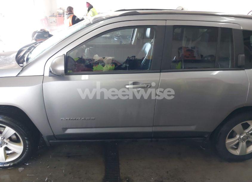 Photo 15 of 2014 Jeep Compass LATITUDE (VIN 1C4NJDEB8ED884953)