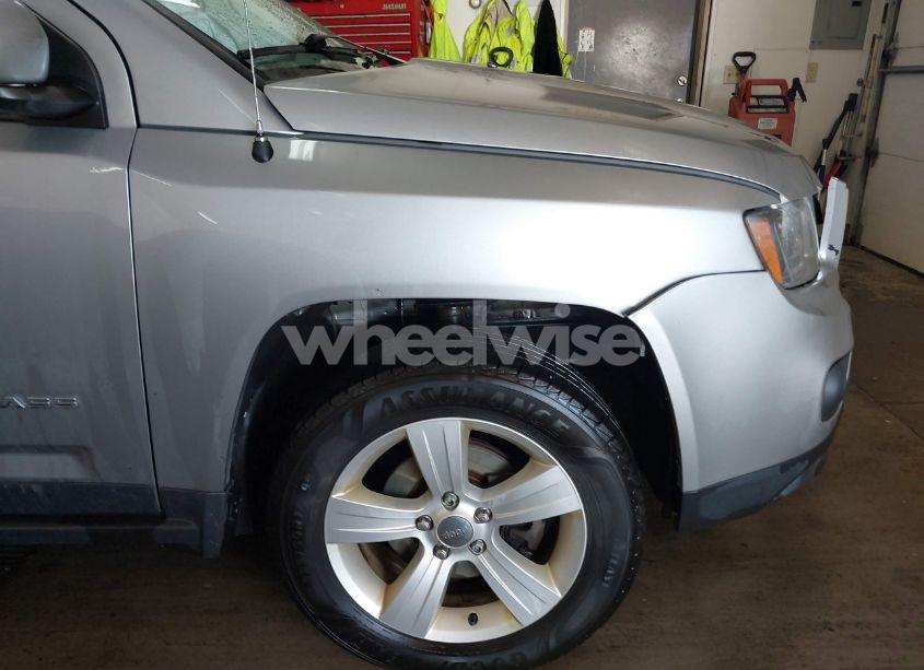 Photo 18 of 2014 Jeep Compass LATITUDE (VIN 1C4NJDEB8ED884953)