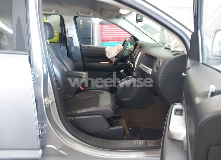 Photo 5 of 2014 Jeep Compass LATITUDE (VIN 1C4NJDEB8ED884953)