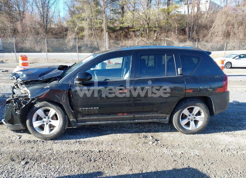 Photo 14 of 2015 Jeep Compass LATITUDE (VIN 1C4NJDEB8FD106153)