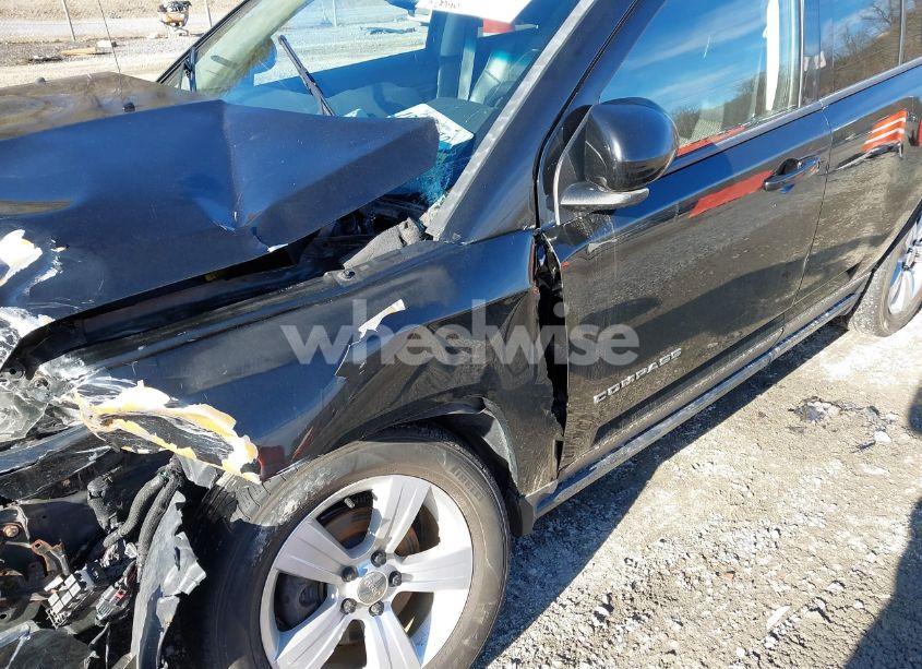 Photo 17 of 2015 Jeep Compass LATITUDE (VIN 1C4NJDEB8FD106153)