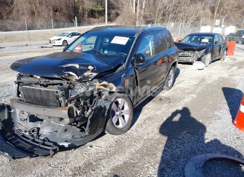 Photo 2 of 2015 Jeep Compass LATITUDE (VIN 1C4NJDEB8FD106153)