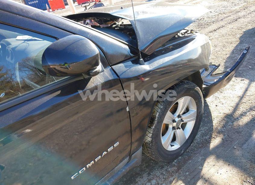 Photo 20 of 2015 Jeep Compass LATITUDE (VIN 1C4NJDEB8FD106153)