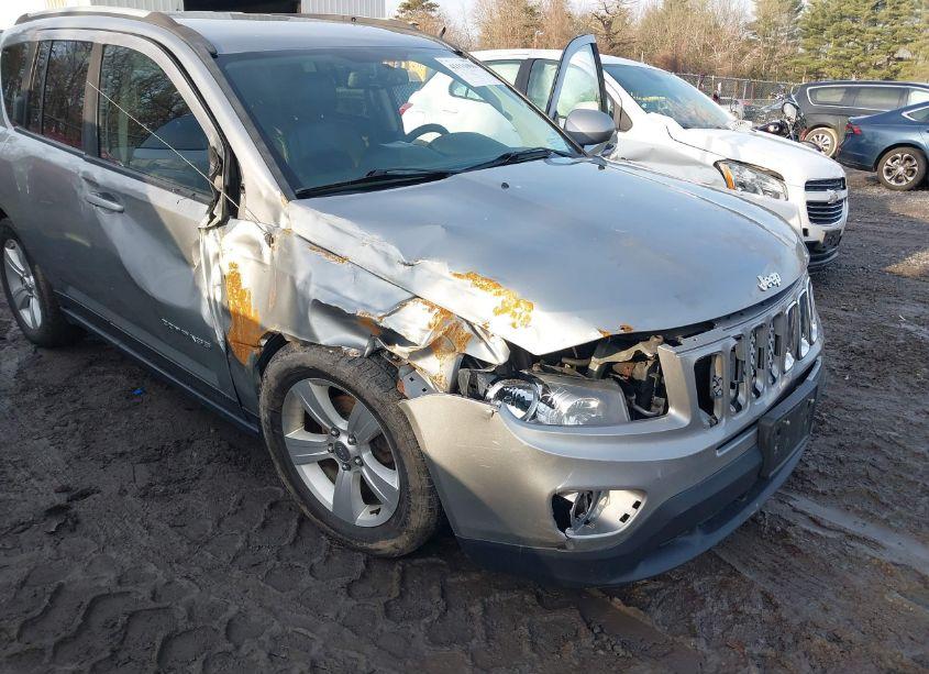 Photo 10 of 2016 Jeep Compass LATITUDE (VIN 1C4NJDEB8GD782720)