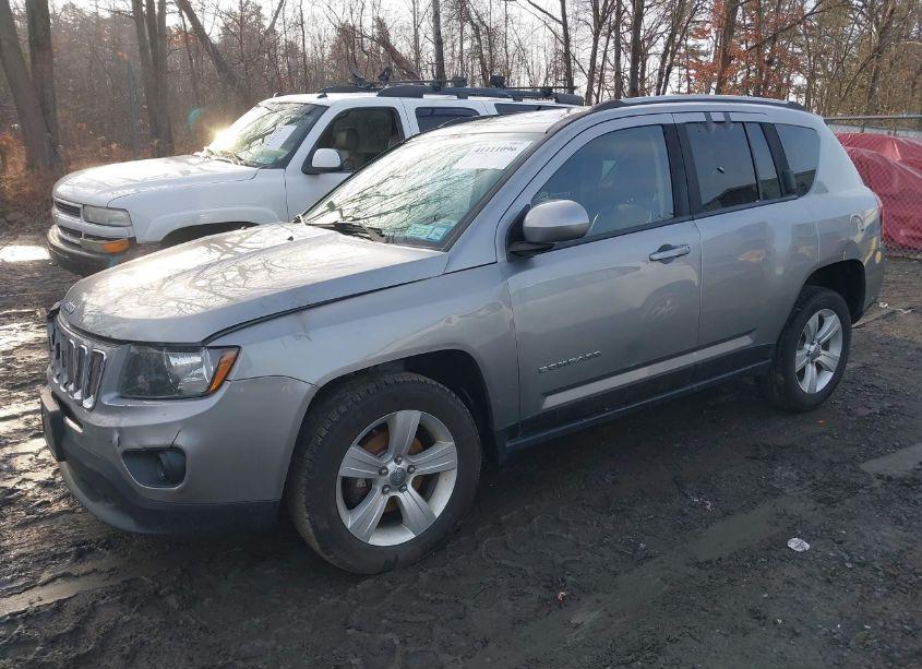 Photo 2 of 2016 Jeep Compass LATITUDE (VIN 1C4NJDEB8GD782720)