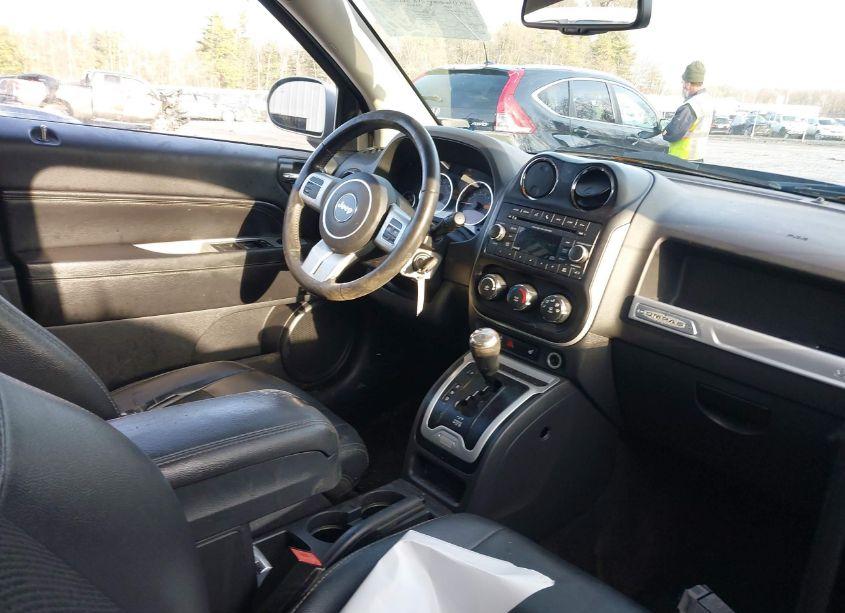 Photo 5 of 2016 Jeep Compass LATITUDE (VIN 1C4NJDEB8GD782720)