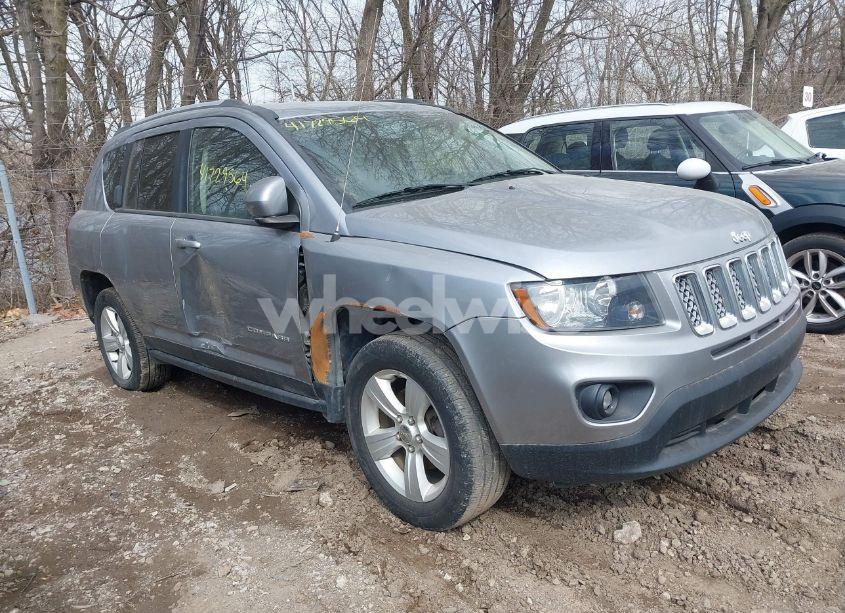 2017 Jeep Compass LATITUDE 4X4 (VIN 1C4NJDEB8HD204795) main photo