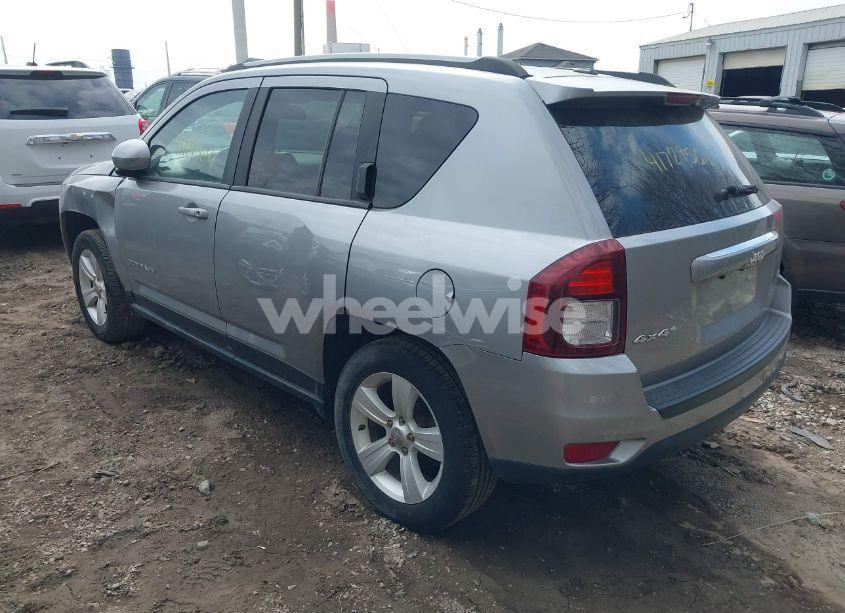 Photo 3 of 2017 Jeep Compass LATITUDE 4X4 (VIN 1C4NJDEB8HD204795)