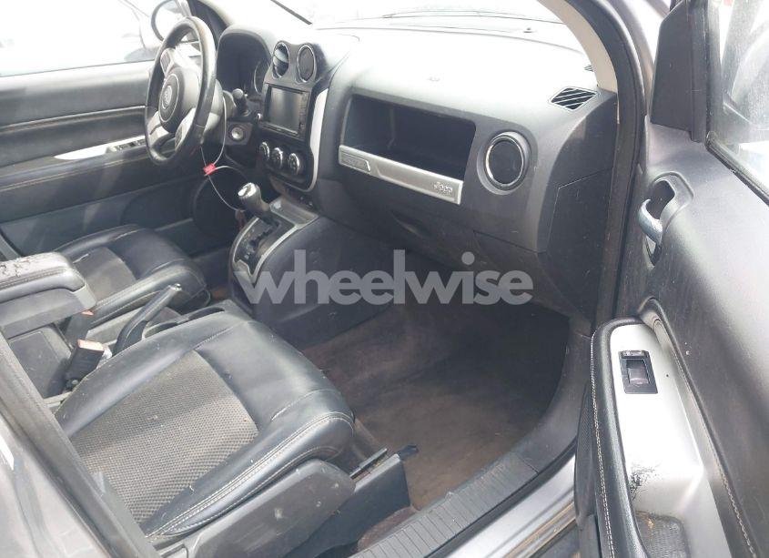 Photo 5 of 2017 Jeep Compass LATITUDE 4X4 (VIN 1C4NJDEB8HD204795)