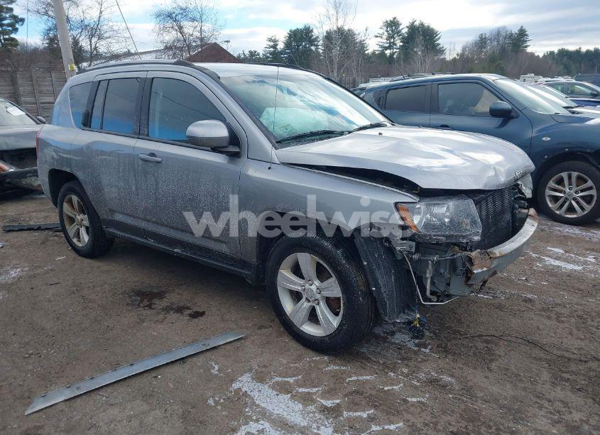 2017 Jeep Compass LATITUDE 4X4 (VIN 1C4NJDEB8HD210144) main photo