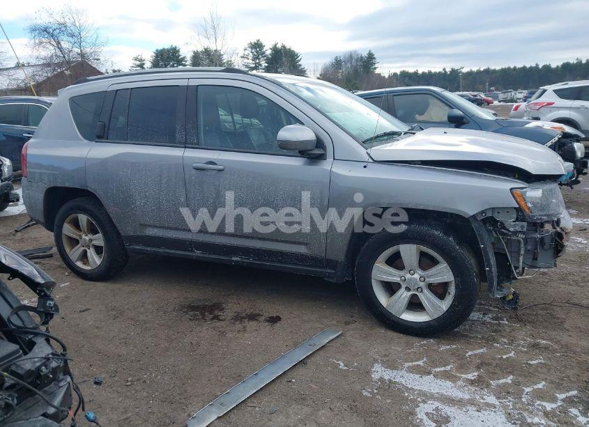 Photo 14 of 2017 Jeep Compass LATITUDE 4X4 (VIN 1C4NJDEB8HD210144)