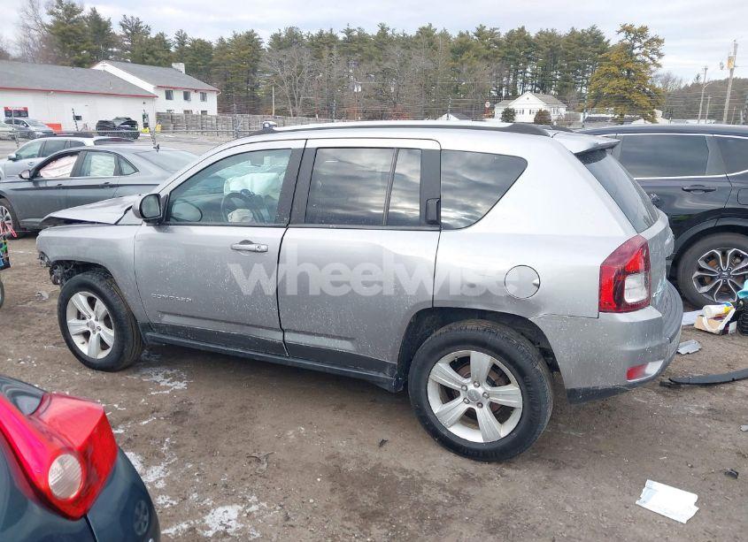 Photo 15 of 2017 Jeep Compass LATITUDE 4X4 (VIN 1C4NJDEB8HD210144)