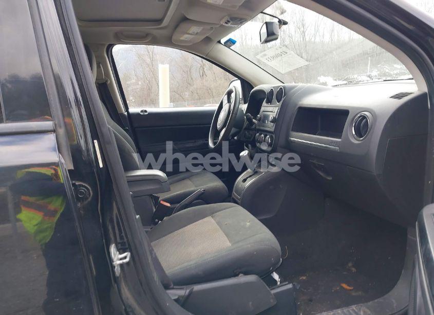 Photo 5 of 2012 Jeep Compass LATITUDE (VIN 1C4NJDEB9CD686881)