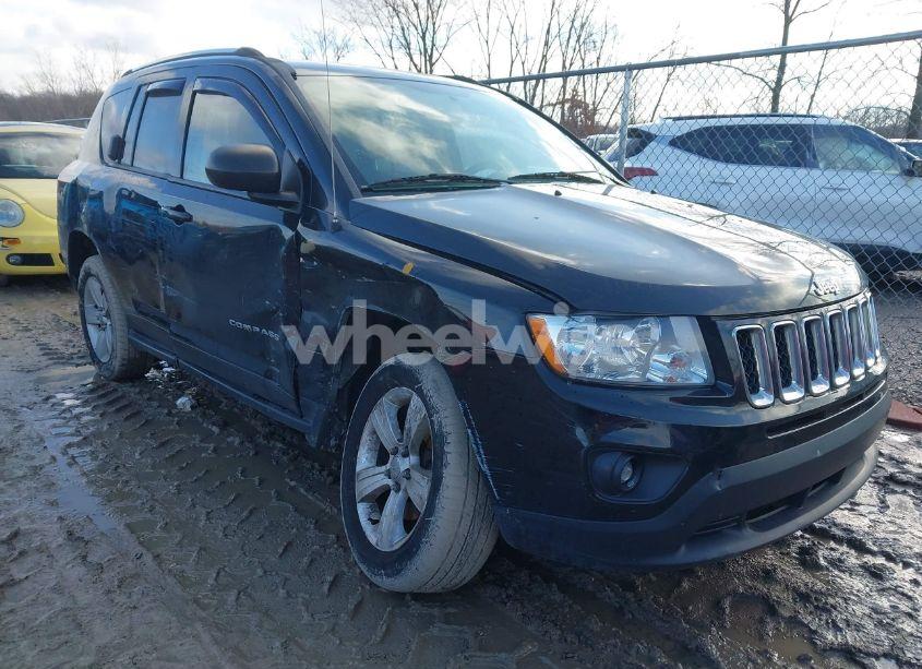 2013 Jeep Compass LATITUDE (VIN 1C4NJDEB9DD246113) main photo