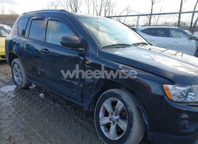 Photo 6 of 2013 Jeep Compass LATITUDE (VIN 1C4NJDEB9DD246113)