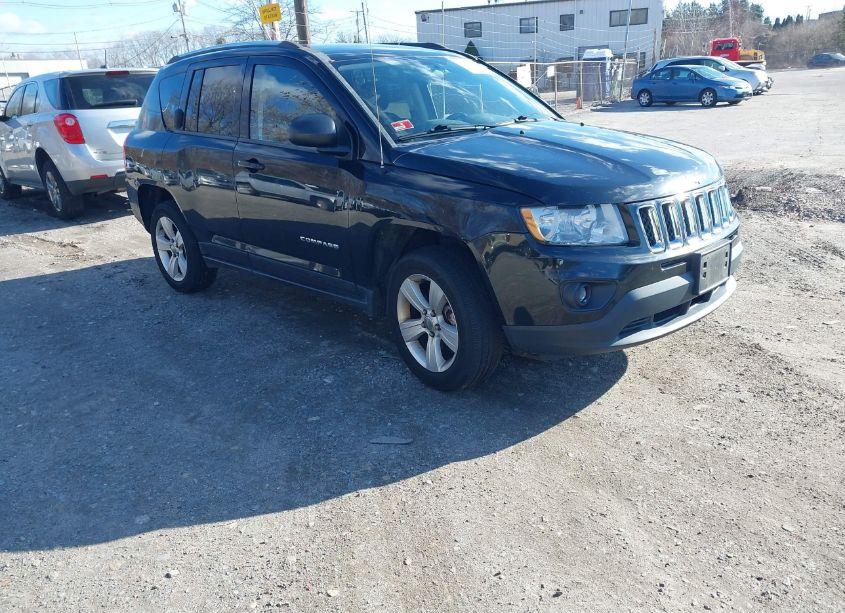 2013 Jeep Compass LATITUDE (VIN 1C4NJDEB9DD281167) main photo