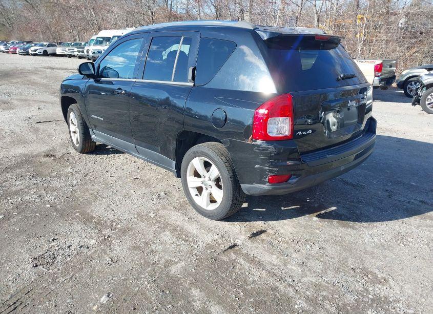 Photo 3 of 2013 Jeep Compass LATITUDE (VIN 1C4NJDEB9DD281167)