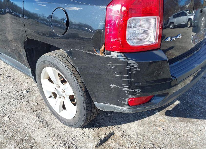 Photo 6 of 2013 Jeep Compass LATITUDE (VIN 1C4NJDEB9DD281167)