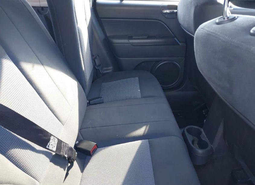 Photo 8 of 2013 Jeep Compass LATITUDE (VIN 1C4NJDEB9DD281167)