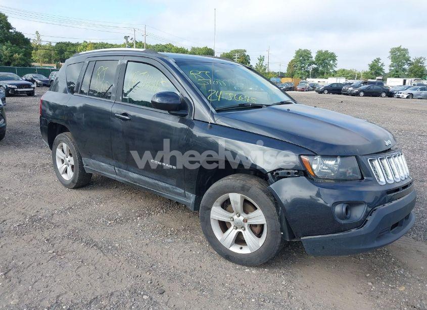2014 Jeep Compass LATITUDE (VIN 1C4NJDEB9ED630135) main photo