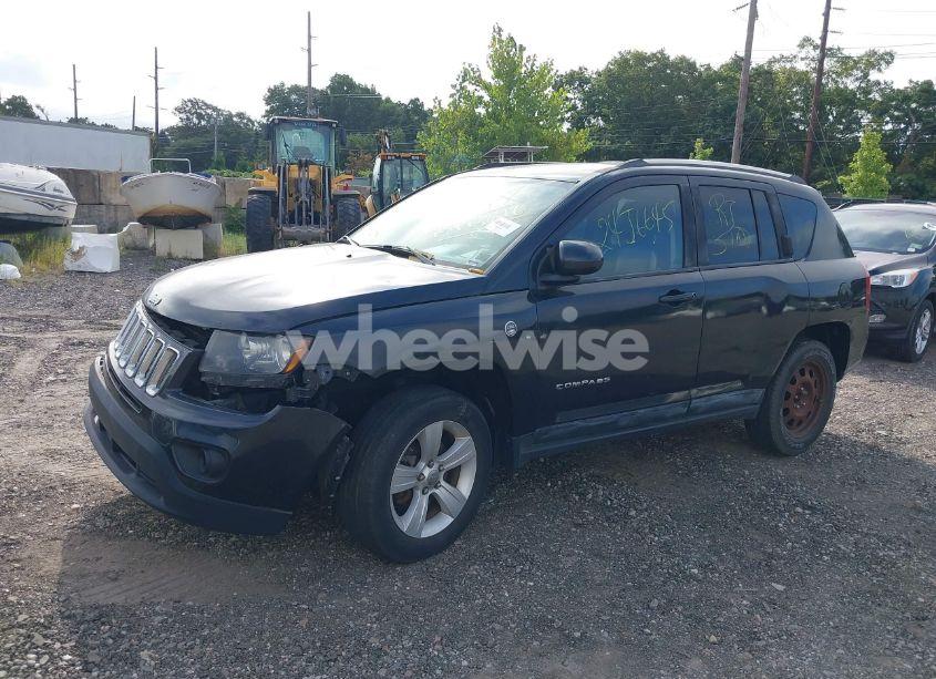 Photo 2 of 2014 Jeep Compass LATITUDE (VIN 1C4NJDEB9ED630135)