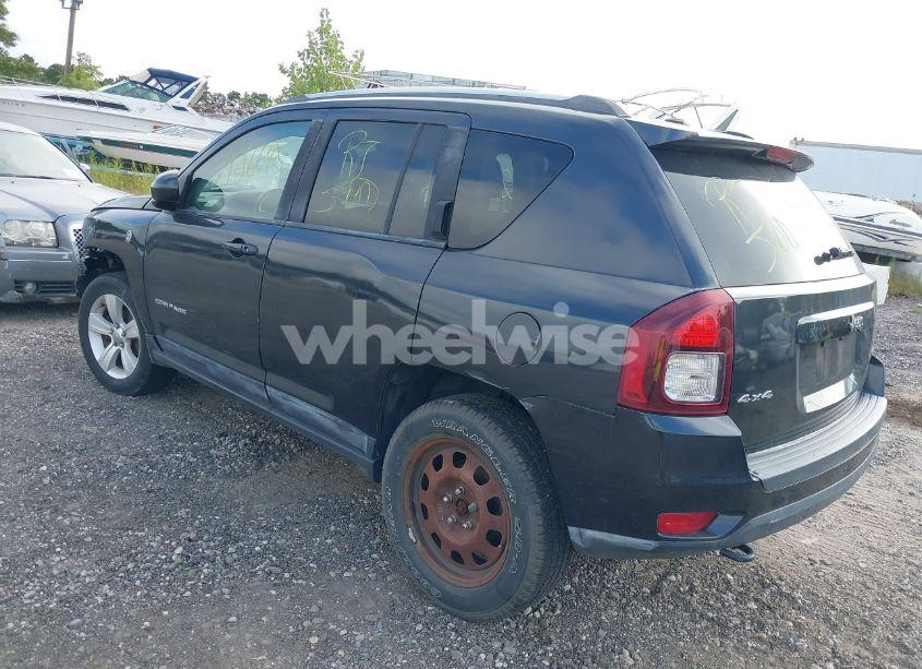 Photo 3 of 2014 Jeep Compass LATITUDE (VIN 1C4NJDEB9ED630135)