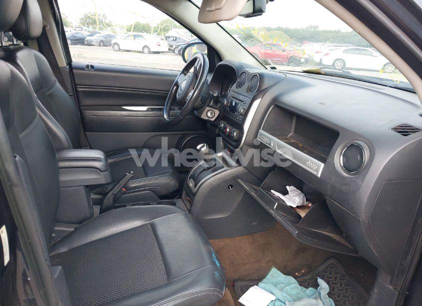 Photo 5 of 2014 Jeep Compass LATITUDE (VIN 1C4NJDEB9ED630135)