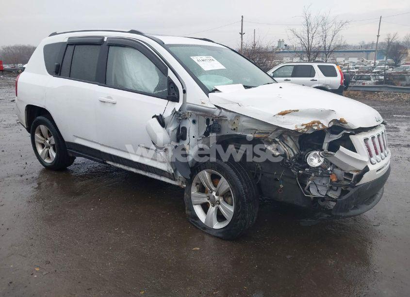 2014 Jeep Compass LATITUDE (VIN 1C4NJDEB9ED884198) main photo