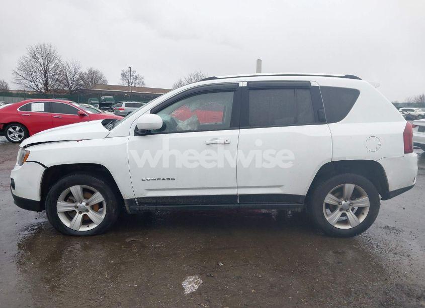 Photo 13 of 2014 Jeep Compass LATITUDE (VIN 1C4NJDEB9ED884198)