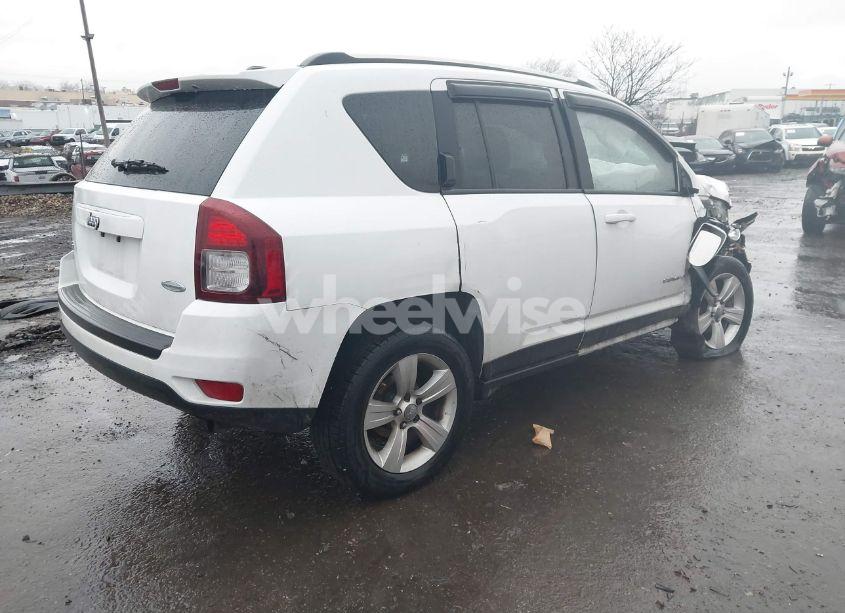 Photo 4 of 2014 Jeep Compass LATITUDE (VIN 1C4NJDEB9ED884198)