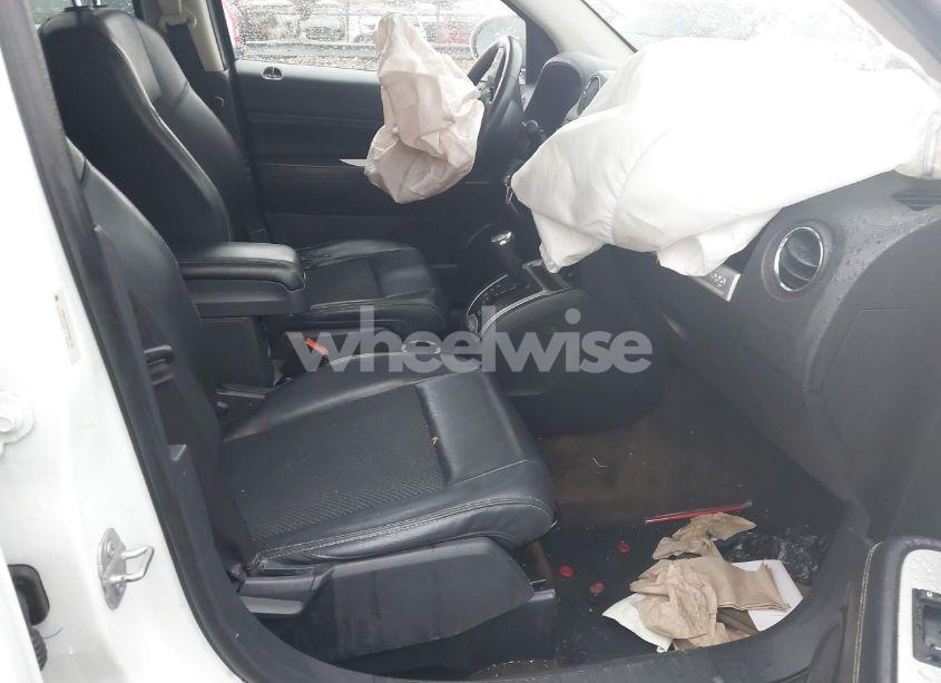 Photo 5 of 2014 Jeep Compass LATITUDE (VIN 1C4NJDEB9ED884198)