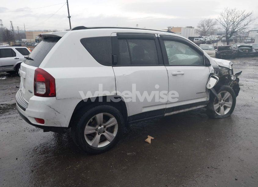 Photo 8 of 2014 Jeep Compass LATITUDE (VIN 1C4NJDEB9ED884198)