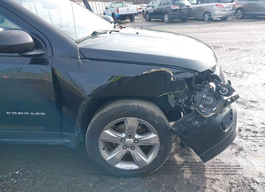 Photo 12 of 2014 Jeep Compass LATITUDE (VIN 1C4NJDEB9ED884377)