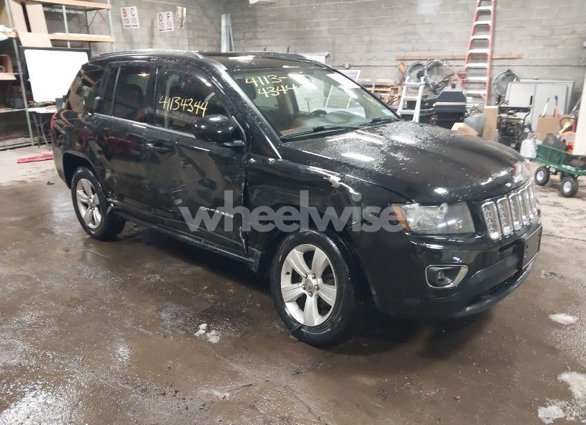 2015 Jeep Compass LATITUDE (VIN 1C4NJDEB9FD217360) main photo