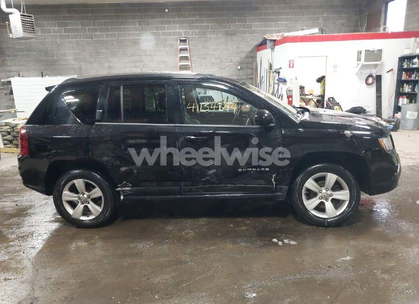 Photo 13 of 2015 Jeep Compass LATITUDE (VIN 1C4NJDEB9FD217360)