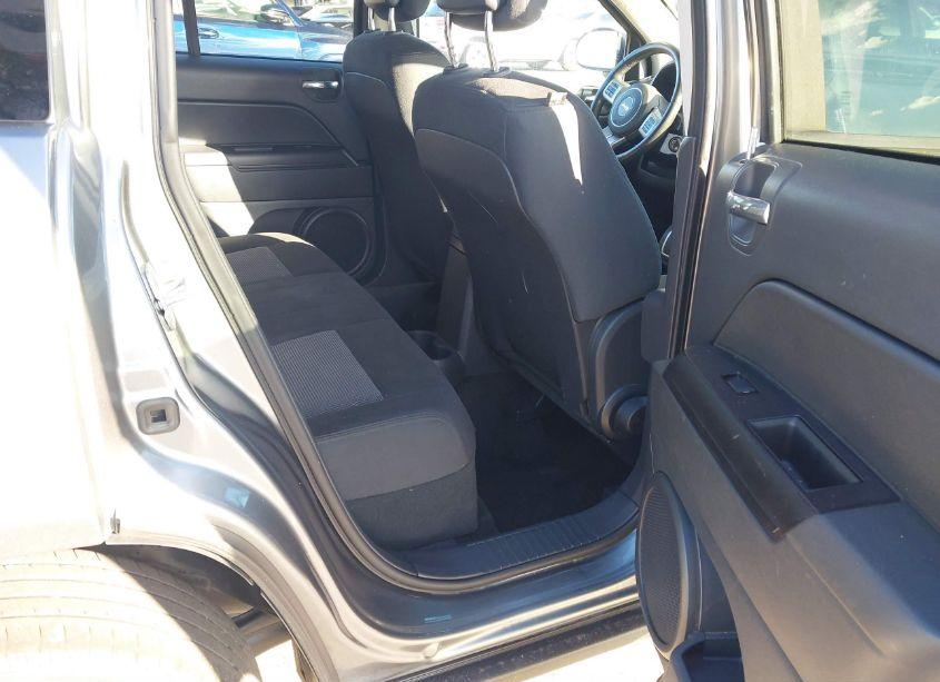 Photo 8 of 2013 Jeep Compass LATITUDE (VIN 1C4NJDEBXDD165685)