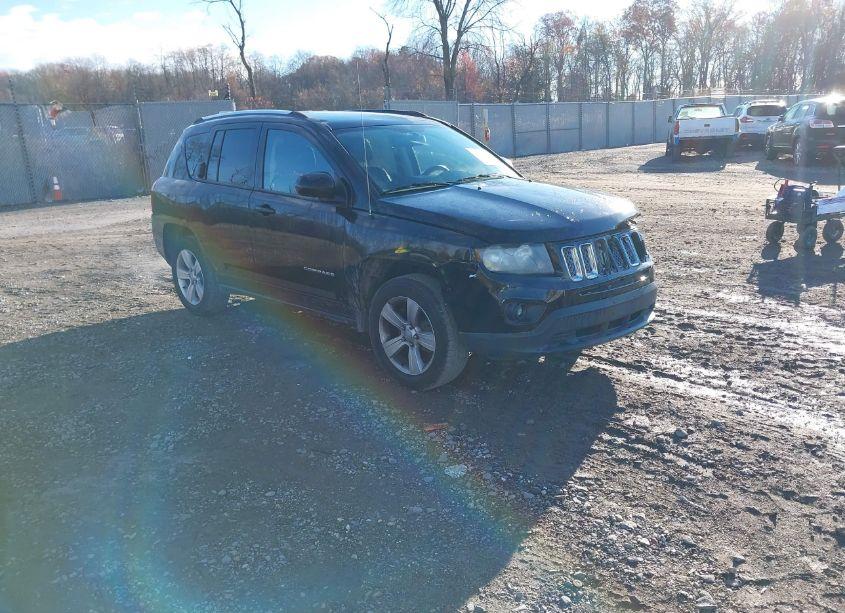 2014 Jeep Compass LATITUDE (VIN 1C4NJDEBXED500882) main photo