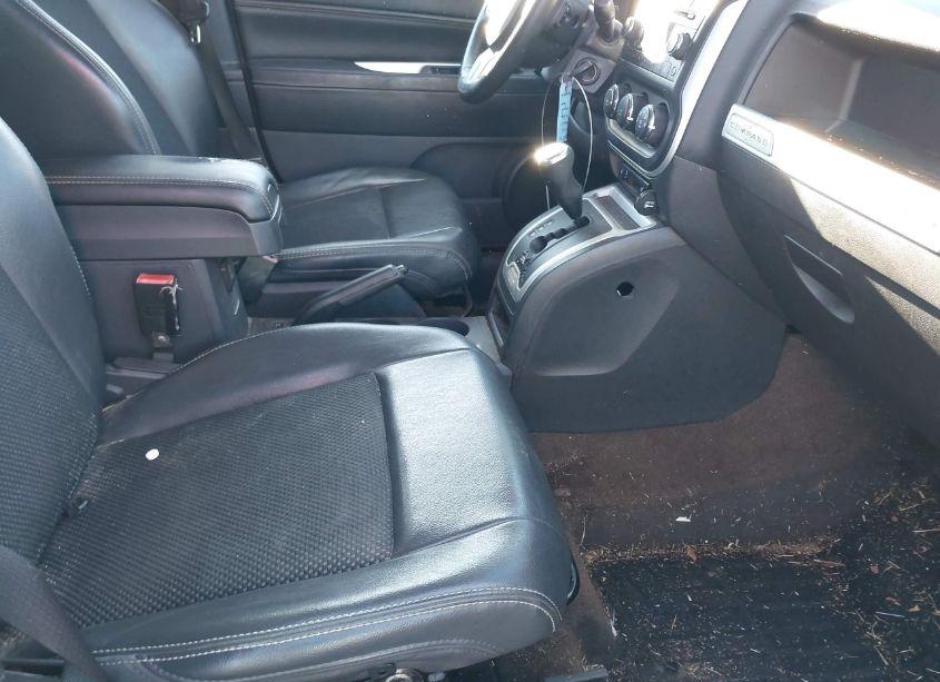 Photo 5 of 2014 Jeep Compass LATITUDE (VIN 1C4NJDEBXED500882)