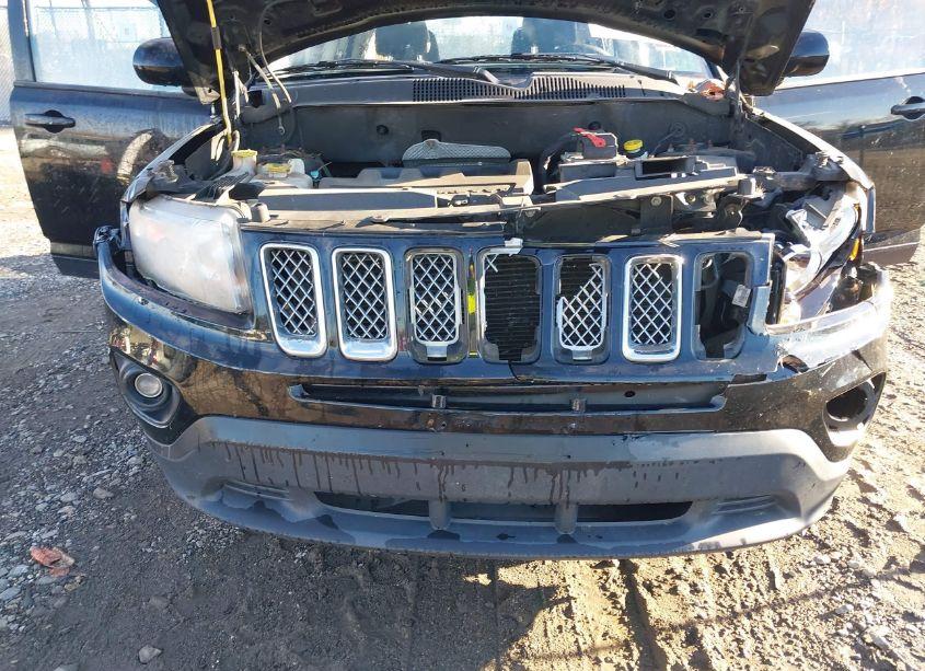 Photo 6 of 2014 Jeep Compass LATITUDE (VIN 1C4NJDEBXED500882)