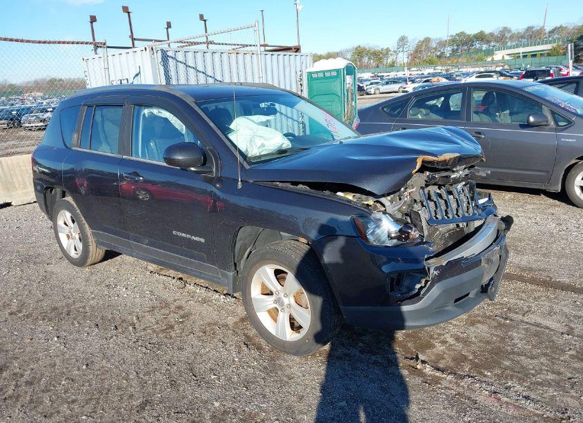 2014 Jeep Compass LATITUDE (VIN 1C4NJDEBXED530576) main photo