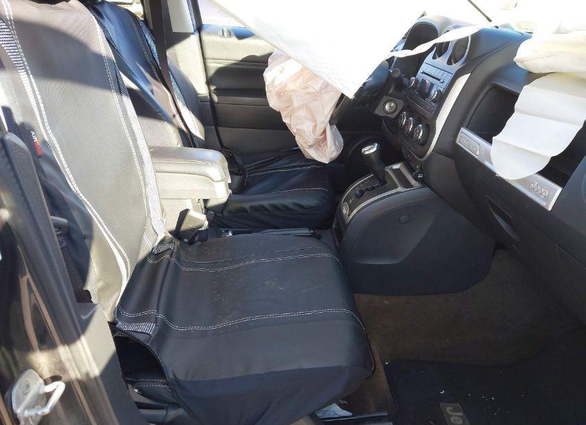 Photo 5 of 2014 Jeep Compass LATITUDE (VIN 1C4NJDEBXED530576)