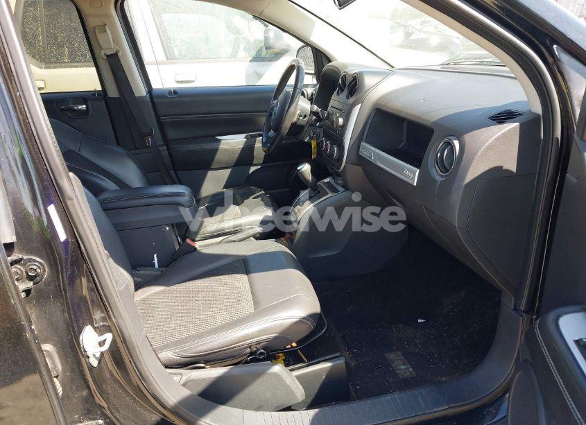 Photo 5 of 2014 Jeep Compass LATITUDE (VIN 1C4NJDEBXED551427)