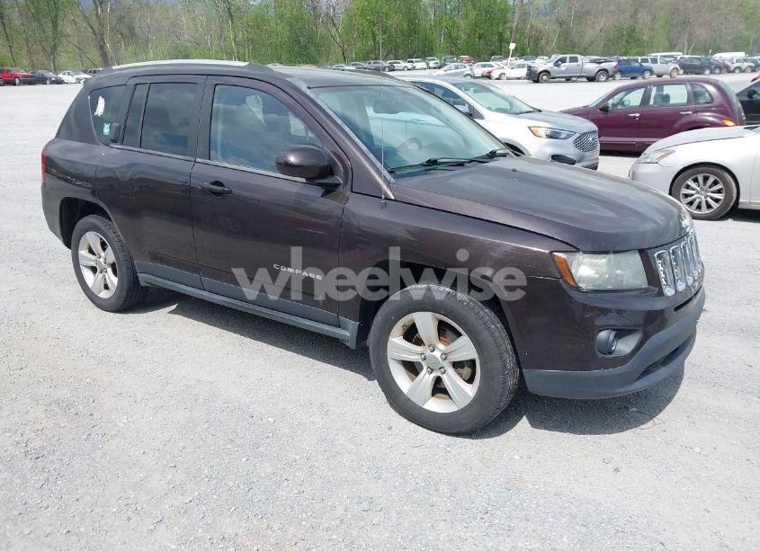 2014 Jeep Compass LATITUDE (VIN 1C4NJDEBXED622352) main photo