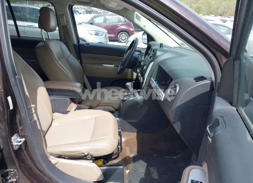 Photo 5 of 2014 Jeep Compass LATITUDE (VIN 1C4NJDEBXED622352)