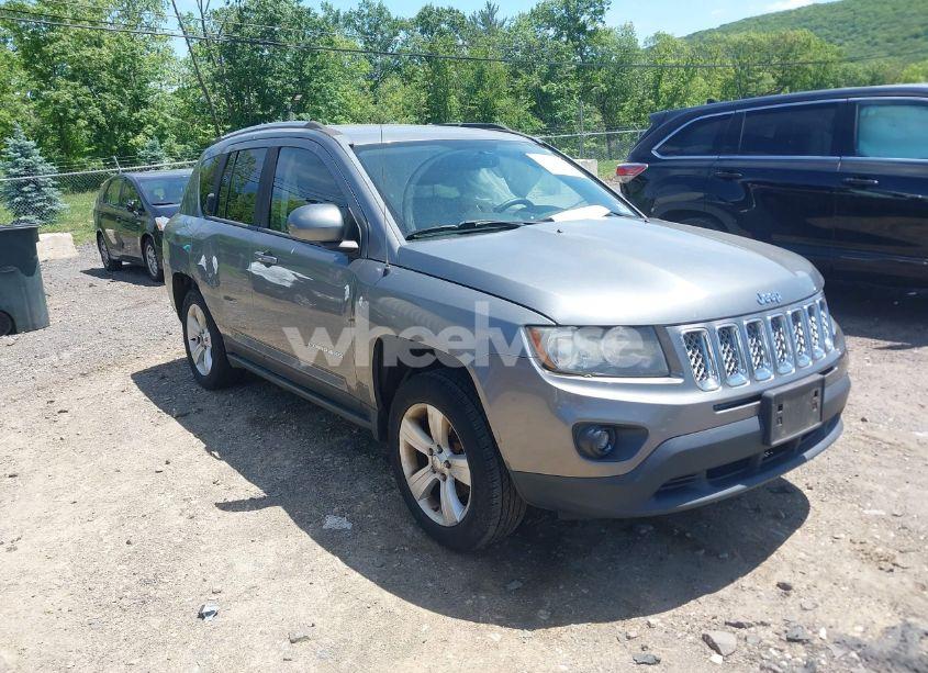 2014 Jeep Compass LATITUDE (VIN 1C4NJDEBXED632976) main photo